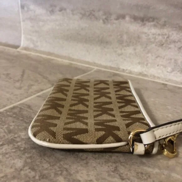 Michael Kors monogrammed wristlet EUC - Picture 11 of 14